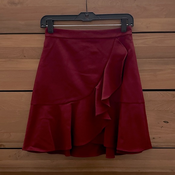 Alice + Olivia Juno Ruffle Front Mini Skirt in Bordeaux - Picture 4 of 6